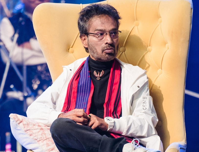 এবার যদিও সারভাইকাল স্পন্ডিলাইটিস নয়, হার্টের সমস্যা বলে জানা গিয়েছে৷ পরিবারের পক্ষ থেকে এখনও কিছু জানানো হয়নি৷ (Photo Courtesy-Facebook)