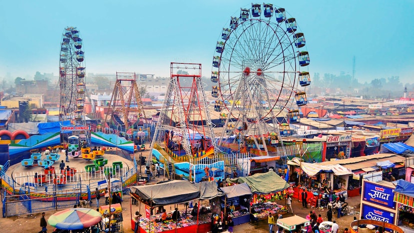 প্রত্যেক বছর পৌষ মেলা উপলক্ষে কয়েক লক্ষ পর্যটকদের সমাগম ঘটে বোলপুর শান্তিনিকেতন জুড়ে। এর পাশাপাশি স্টল বুকিং নিয়ে চিন্তায় থাকেন ব্যবসায়ীরা। আর এই স্টল বুকিং নিয়ে একটি বিশেষ বৈঠকের আয়োজন করা হয় বোলপুর শান্তিনিকেতনে।