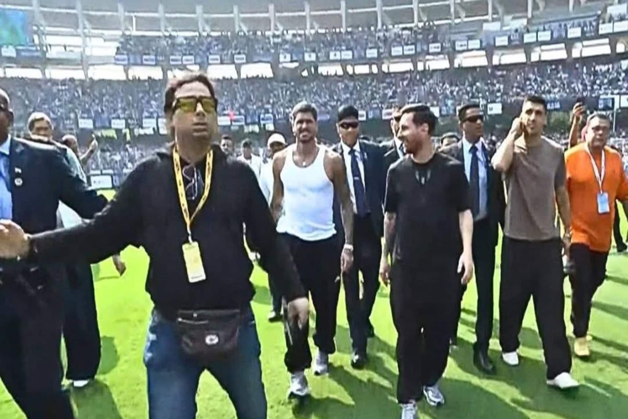 Messi GOAT Tour Concert: মেসির সফর ঘিরে সন্দেহের ‘কালো মেঘ’- যত দ্রুত সম্ভব টিকিটের টাকা ফেরত দিতে আয়োজকদের নির্দেশ দিল কলকাতা পুলিশ Messi GOAT Tour Concert: মেসির সফর ঘিরে সন্দেহের ‘কালো মেঘ’- যত দ্রুত সম্ভব টিকিটের টাকা ফেরত দিতে আয়োজকদের নির্দেশ দিল কলকাতা পুলিশ