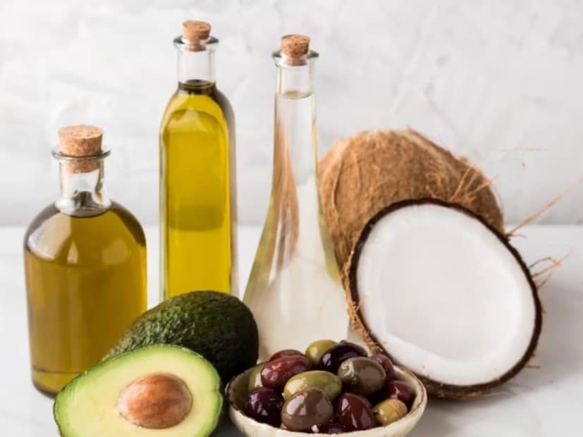 তৃতীয় উপায়- এই উপায়ে শীতে কোনওভাবেই জমবে না নারকেল তেল৷ নারকেল তেলের সঙ্গে এমন কোনও তেল মিশিয়ে নিন যেটি সহজে জমে না৷ ভাল তেল মেশালে সাধারণ নারকেল তেলের গুণাগুণও বাড়বে, পাশাপাশি প্রচণ্ড ঠান্ডাতেও জমবে না তেল৷ 