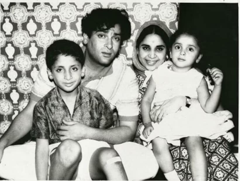 তিনি প্রকাশ করলেন, 'একজন পানিপুরি বিক্রেতা তাঁর পুরির বাক্স এবং একটি স্ট্যান্ড নিয়ে মাতুঙ্গায় তাঁর বাড়িতে আসতেন, তাঁর গাড়ি পার্ক করে সেখানেই পানিপুরি বিক্রি শুরু করতেন।' 