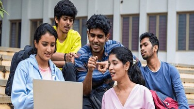 গত ৩০ নভেম্বর দেশের ১৭০টি শহরের ৩৩৯টি পরীক্ষাকেন্দ্রে পরীক্ষার আয়োজন করা হয়। শীর্ষ স্থানে থাকা ১২ জন পরীক্ষার্থীর মধ্যে ৯ জনই বিজ্ঞান, কলা, বাণিজ্য বা অন্য শাখার। 