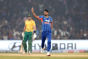 হার থেকে শিক্ষা নিল টিম ইন্ডিয়া! ভারতীয় বোলারদের দাপটে ১১৭ রানে গুটিয়ে গেল দক্ষিণ আফ্রিকা হার থেকে শিক্ষা নিল টিম ইন্ডিয়া! ভারতীয় বোলারদের দাপটে ১১৭ রানে গুটিয়ে গেল দক্ষিণ আফ্রিকা