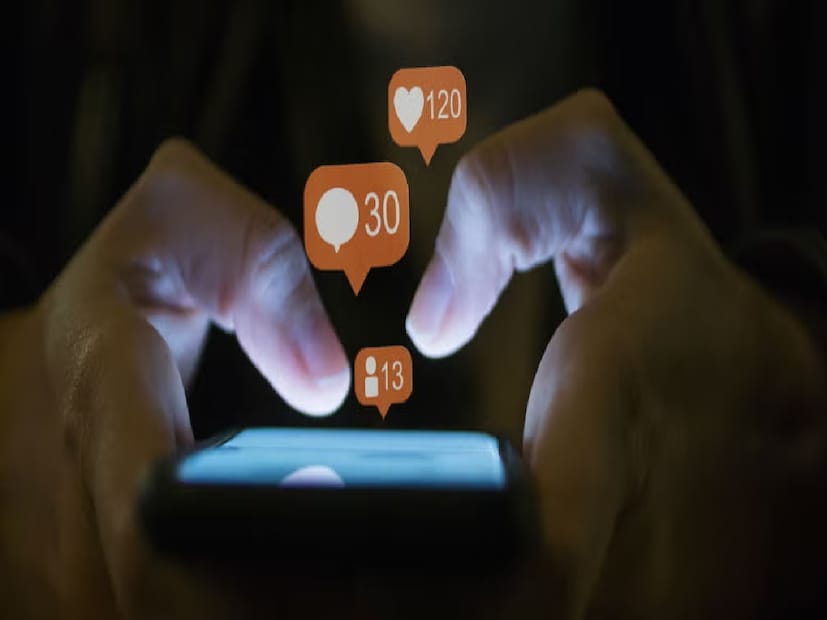 ডিজিটাল সংস্কৃতিতে, দৃশ্যমানতা অংশগ্রহণের মতো দেখায়। ঘন ঘন পোস্ট করুন, দ্রুত প্রতিক্রিয়া জানান, প্রাসঙ্গিক থাকুন। যে কেউ কন্টেন্টের ধারায় যোগদান করেন না তাকে বিচ্ছিন্ন বা যোগাযোগের বাইরে দেখা যাওয়ার ঝুঁকি থাকে।