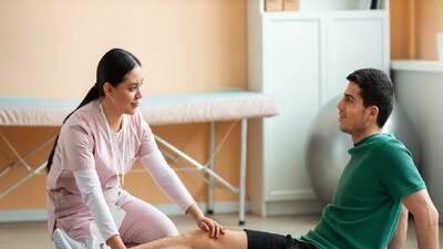 ব্যথা-বেদনা বাড়ছে প্রতিদিন। ফিটনেসের অভাব হোক বা দুর্ঘটনার পর অঙ্গসঞ্চালনার ক্ষেত্রে সমস্যা হলে সাধারণত ওষুধের পাশাপাশি ফিজিয়োথেরাপির সাহায্য নিতে হয়। 