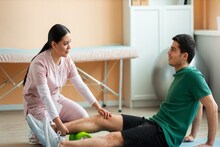 Physiotherapist Jobs: দেশে ফিজিওথেরাপিস্টের চাহিদা এখন তুঙ্গে, কোথায় পড়াশোনা করা যায়? কী নিয়ে পড়তে হয়? চাকরির সুযোগ কেমন জানুন