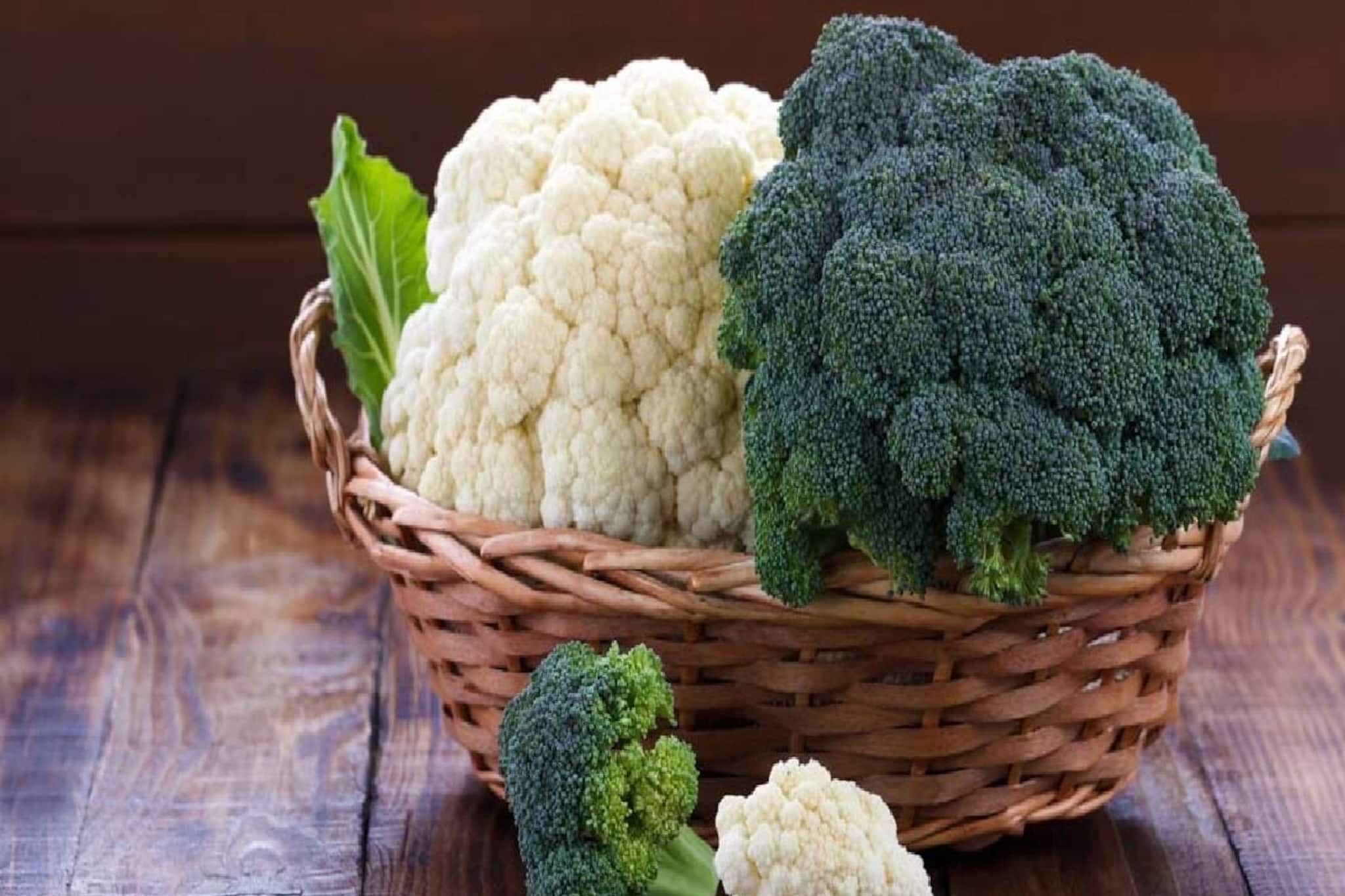 ফুলকপি না ব্রকোলি? পুষ্টিগুণে কে এগিয়ে? কোনটিকে আপন করলে আপনি সুস্থ থাকবেন জানুন ফুলকপি না ব্রকোলি? পুষ্টিগুণে কে এগিয়ে? কোনটিকে আপন করলে আপনি সুস্থ থাকবেন জানুন