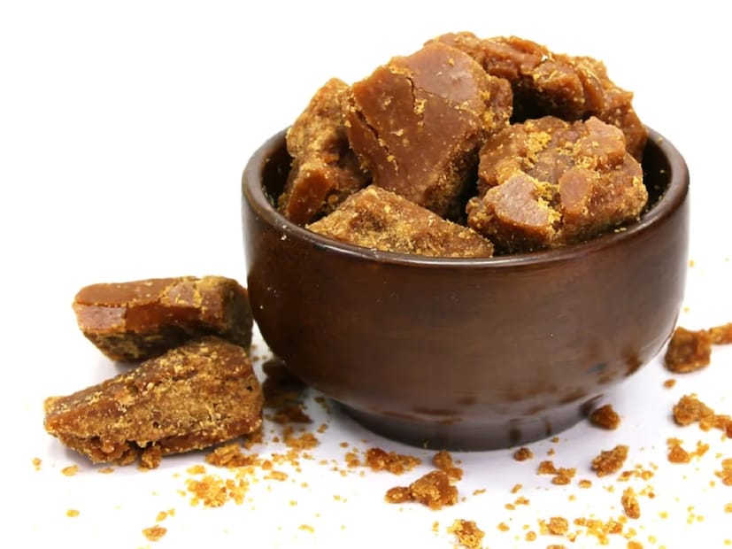 তবে, কয়েকটি বিষয় মাথায় রাখলেই গুড় আসল কি না, তা বুঝতে পারবেন।