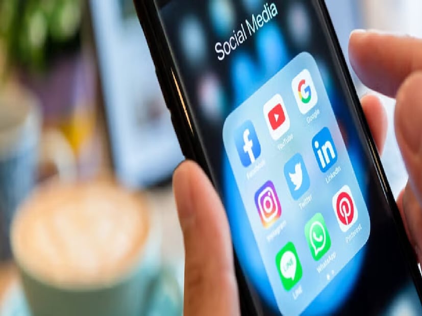 কিন্তু আমাদের মধ্যেই এমন বেশ কয়েকজন রয়েছেন, যাঁরা সোশ্যাল মিডিয়ায় দীর্ঘ সময় থাকলেও কোনও লাইক বা কমেন্ট বা পোস্ট করেন না। মনস্তত্ত্বের দিক থেকে এমন মানুষদের চারিত্রিক কিছু বৈশিষ্ট রয়েছে। 