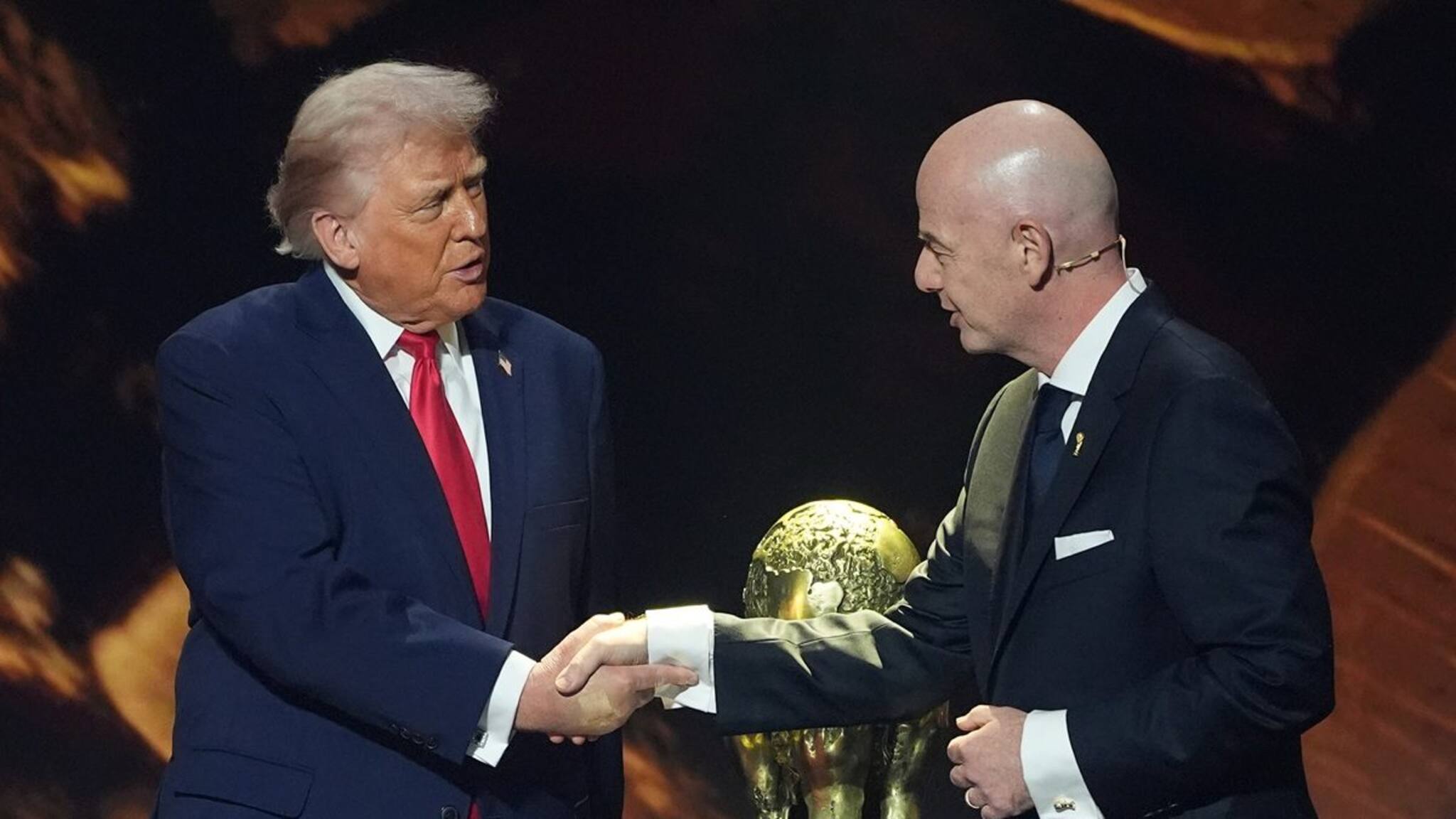 ‘আমার জীবনের অন্যতম শ্রেষ্ঠ সম্মান’! অবশেষে শান্তি পুরস্কার পেলেন ডোনাল্ড ট্রাম্প! সোনার ট্রফি, মেডেল, তবে নোবেল নয়!