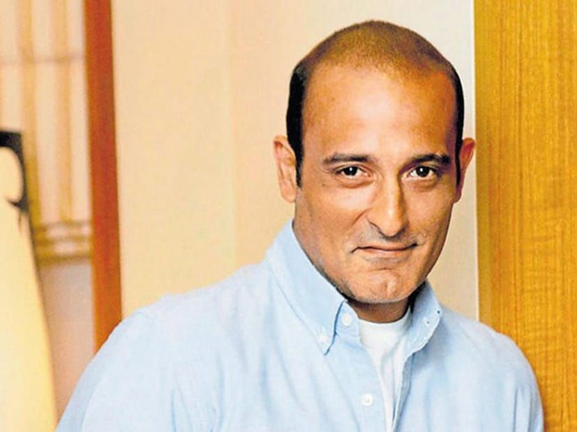 একই সঙ্গে উল্লেখ করেছিলেন যে তাঁর মনে সঙ্গিনী নিয়ে কোনও নির্দিষ্ট চিত্র নেই। তিনি শুধু বলেছিলেন যে যখন কেউ প্রেমে পড়েন, তখন তিনি সেই ব্যক্তির সব কিছু দেখেই দেখে প্রেমে পড়ে যান এবং এমনটা হলে একজন সঙ্গীর মধ্যে কী দরকার তা আদৌ বিবেচ্য থাকে না!