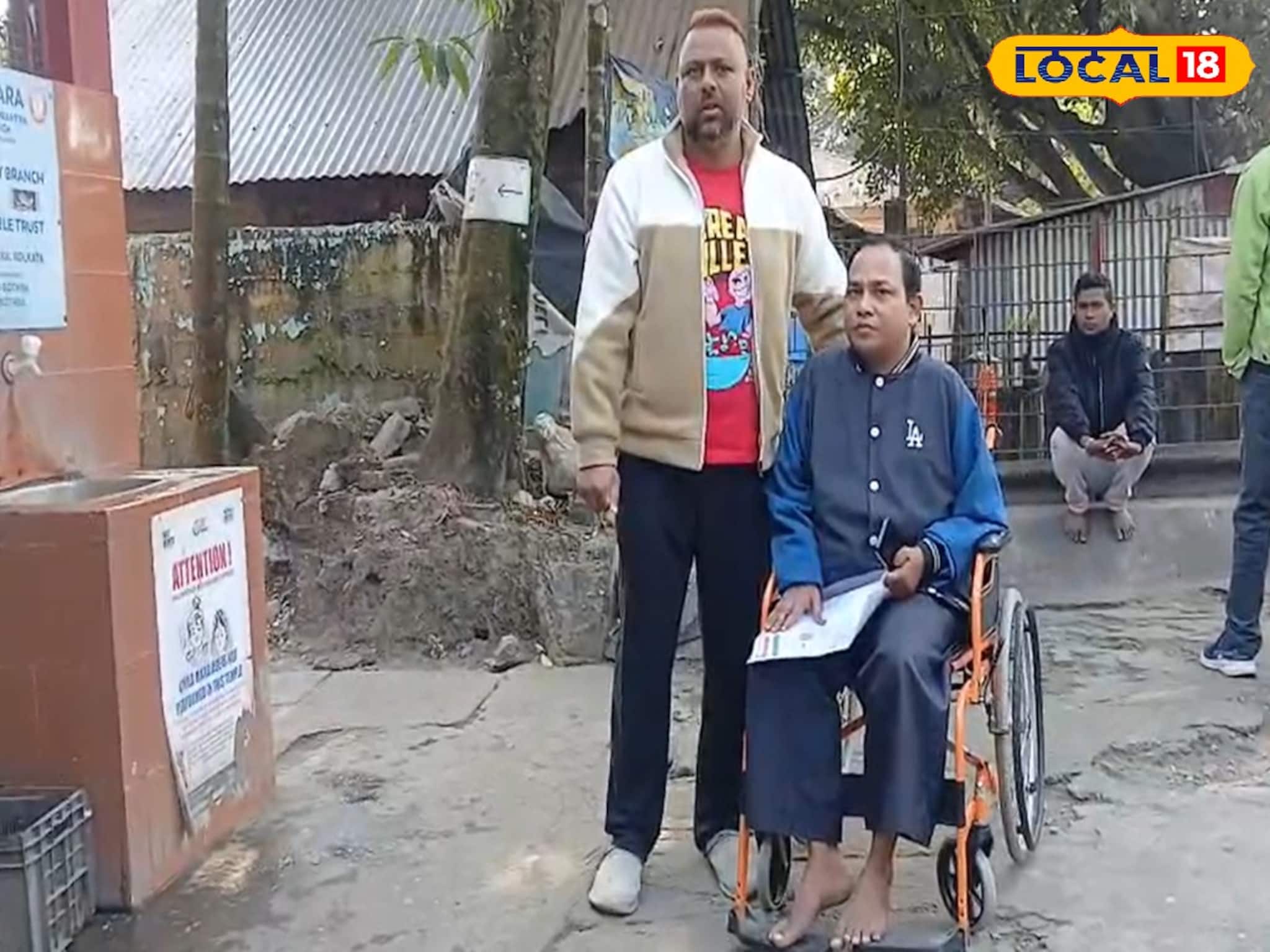 এক ফোনেই সাহায্য হাজির! শারীরিকভাবে সক্ষম ব্যক্তির বড় উপকার করলেন 'মমতার সৈনিক'