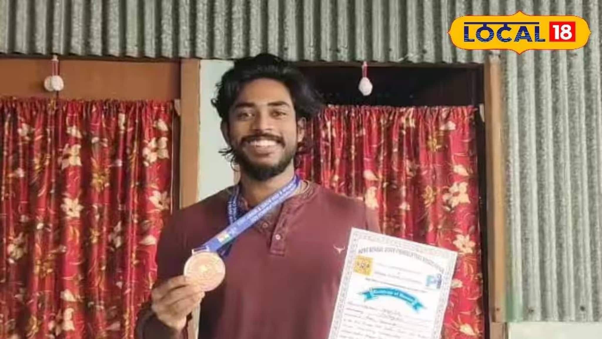 Alipurduar News: প্রশিক্ষণ ছাড়াই পাওয়ার লিফটিংয়ে বাজিমাত! রাজ্যস্তরীয় প্রতিযোগিতায় তৃতীয় হ‍্যামিল্টনগঞ্জের যুবক, জিম ট্রেনার থেকে পাওয়ার লিফটারের সফর যেন সিনেমা