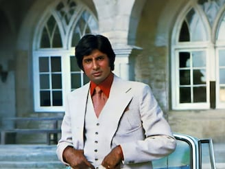 ১৯৯৮ সালে সুপারহিট; যদিও অমিতাভ বচ্চনের ছবির ৩৫০ কোটি টাকার রিমেক ফ্লপ ! ঋণ পরিশোধ কীভাবে?