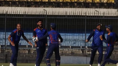 নতুন রেকর্ড আরশাদ খানের নতুন রেকর্ড আরশাদ খানের