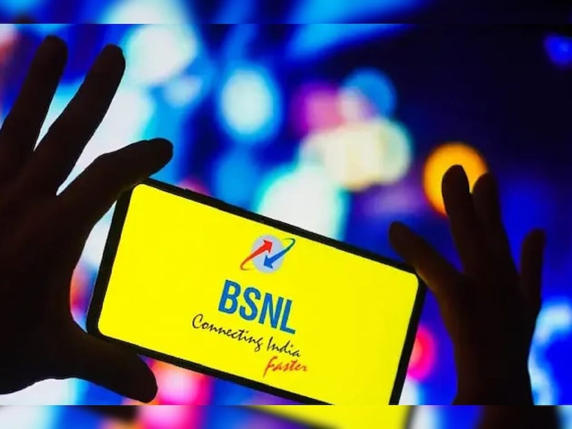 বিএসএনএল-এর ফ্রিডম প্ল্যানটি প্রথম কখন চালু হয়েছিল:
বিএসএনএল প্রথম ১ অগাস্ট, ২০২৫ থেকে ৩১ অগাস্ট, ২০২৫-এর ভ্যালিডিটিতে ফ্রিডম প্ল্যানটি চালু করেছিল। এতে ১ টাকায় সিম কার্ড, ৩০ দিনের ভ্যালিডিটি, প্রতিদিন ২ জিবি ডেটা, আনলিমিটেড কলিং এবং প্রতিদিন ১০০টি এসএমএস অন্তর্ভুক্ত ছিল।