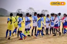 Bankura News: বড়দিনে বাঁকুড়ায় আদিবাসী মেয়েদের জমাটি ফুটবল ম্যাচ! 'নরেন্দ্র কাপ’ জেতার তাগিদে ময়দানে অদম্য লড়াই