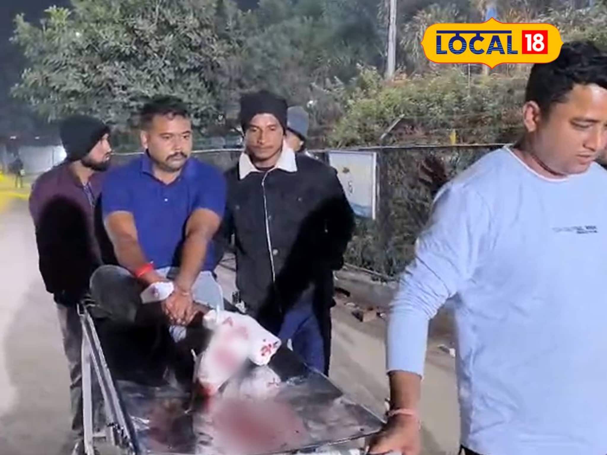 গাড়িতে ধাক্কা মারা নিয়ে বচসা! চারচাকার চালককে লরির সঙ্গে হিঁচড়ে নিয়ে গেলেন লরি চালক গাড়িতে ধাক্কা মারা নিয়ে বচসা! চারচাকার চালককে লরির সঙ্গে হিঁচড়ে নিয়ে গেলেন লরি চালক