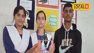 মাইক্রোস্কোপ হাতে পড়ুয়ার 