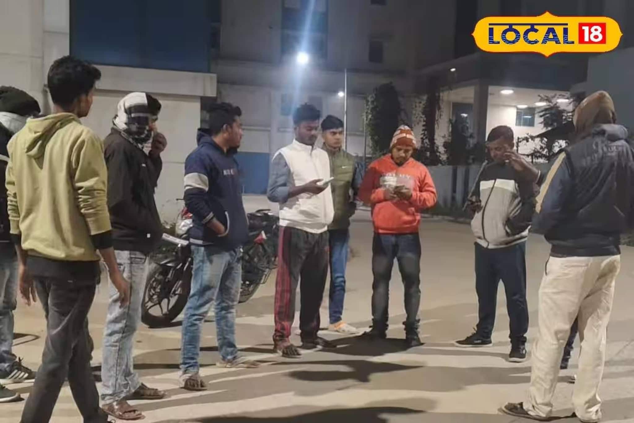 ট্রাক্টরের ধাক্কায় ভেঙে পড়ল বাড়ির দেওয়াল! চাপা পড়ে শেষ হয়ে গেল দুই শিশু ট্রাক্টরের ধাক্কায় ভেঙে পড়ল বাড়ির দেওয়াল! চাপা পড়ে শেষ হয়ে গেল দুই শিশু