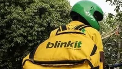 ভাগ্য কখন কীভাবে বদলে যাবে, তা কেউ বলতে পারবে না। মূলত কঠোর পরিশ্রমই শেষ কথা, এটা ভুলে গেলে চলবে না। প্রবাদও তো কেবল উদ্যমীরই লক্ষ্মীলাভের কথা বলে। তেমনই এক কাহিনি এবার সোশ্যাল মিডিয়া মারফত অনুপ্রেরণা দিচ্ছে সবাইকে। জোমাটোর সহ-প্রতিষ্ঠাতা এবং সিইও দীপিন্দর গোয়েল ব্লিঙ্কিটের প্রাক্তন পিকার অথর্ব সিং সম্পর্কে একটি গল্প শেয়ার করেছেন, যিনি এবার জোমাটোতে ডিজাইনার হিসেবে যোগদান করছেন।