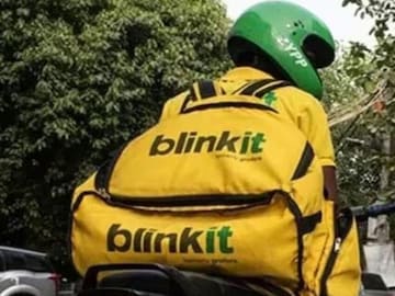 ডেলিভারি বয় থেকে ডিজাইনার হলেন, জোমাটোতে যোগ দিতে প্রস্তুত ‘ব্লিঙ্কিট পিকার’-এর কাহিনি ডেলিভারি বয় থেকে ডিজাইনার হলেন, জোমাটোতে যোগ দিতে প্রস্তুত ‘ব্লিঙ্কিট পিকার’-এর কাহিনি