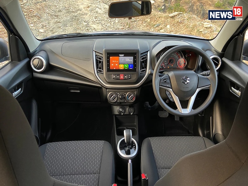 সামনের দিকে ম্যাকফারসন স্ট্রট এবং পিছনের দিকে টর্শন বিম সমন্বিত সাসপেনশন সেটআপটি রুক্ষ ভূখণ্ড, স্পিড ব্রেকার এবং সাধারণ শহরের রাস্তায় মসৃণভাবে পরিচালনার জন্য তৈরি। এছাড়াও, হালকা বৈদ্যুতিক পাওয়ার স্টিয়ারিং রয়েছে, যা সেলেরিওকে চালানো খুব সহজ করে তোলে, এমনকি নতুনদের জন্যও।