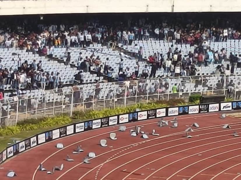 পুলিশ প্রশাসন ছাড়াও উদ্যোক্তাদের তরফে প্রচুর বাউন্সার মাঠে ছিল। কিন্তু ভিড় সামলানোর জন্য কেউই সেভাবে এগিয়ে আসেননি। প্রাথমিক অনুমান স্টেডিয়ামে ক্ষয়ক্ষতির পরিমাণ ২ কোটি থেকে সোয়া দু কোটি।