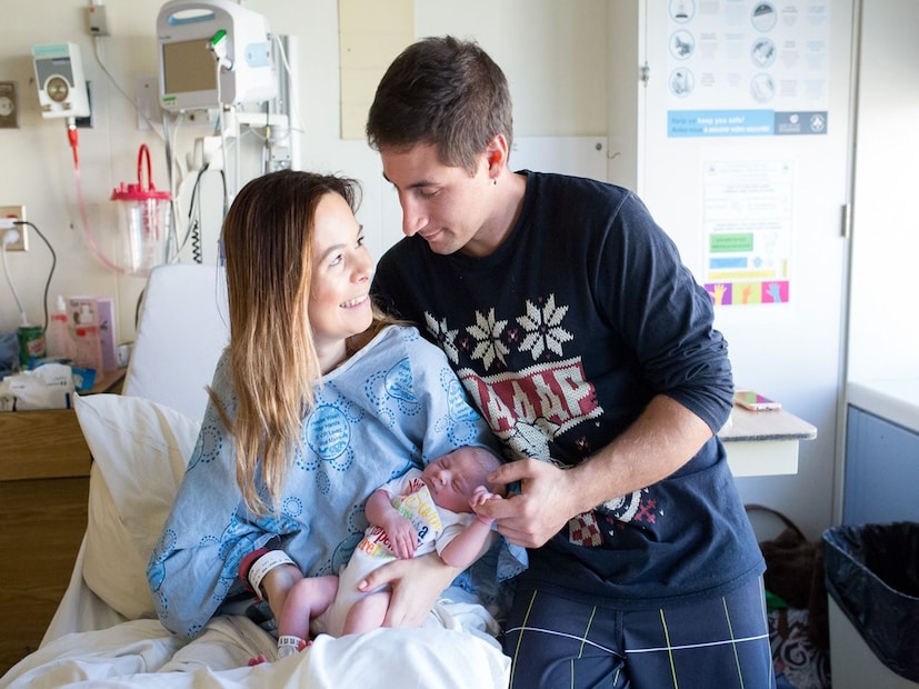 *সকাল ৯টা থেকে ১১টার মধ্যে জন্মগ্রহণকারী শিশুরা অত্যন্ত বুদ্ধিমান হয়। তাদের জ্ঞানের ভাণ্ডার থাকে কারণ তাদের শেখার তীব্র ইচ্ছা থাকে। তাদের কৌতূহলী স্বভাব তাদের অনেক কিছুর গভীর ধারণা দেয়। তাছাড়া, তারা নতুন জিনিস আবিষ্কার করতে ভালবাসে। প্রতীকী ছবি। 