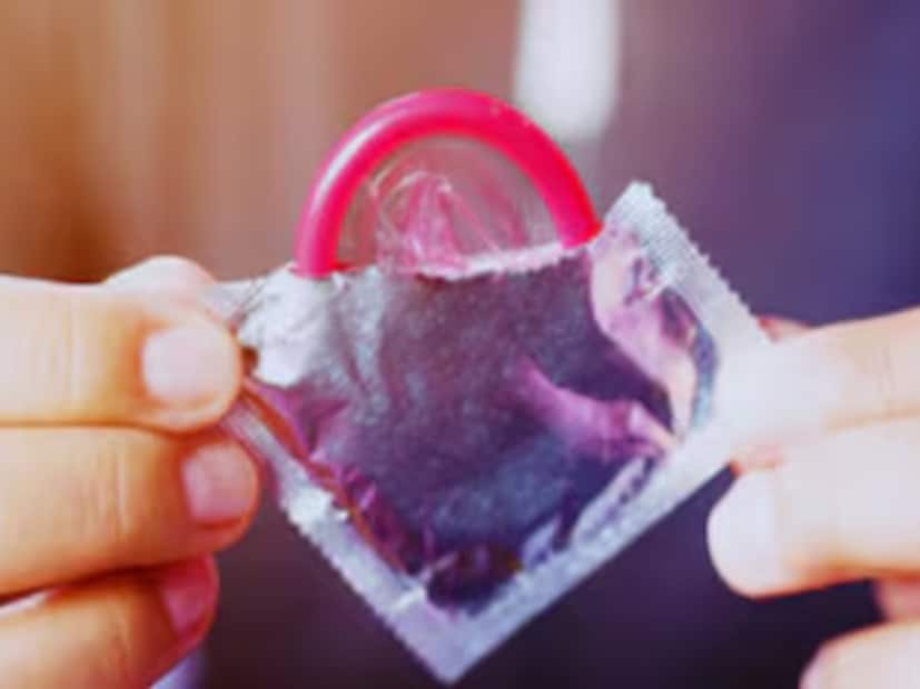 ১৯৭৯ সালের ওয়ান চাইল্ড পলিসি তো সেই ২০১৫ সালেই উঠে গিয়েছে, এখন চিন তার নাগরিকদের পরিবারকে সর্বাধিক ৩ সন্তান রাখার অনুমতি দেয়। যা দেখা যাচ্ছে, দেশের জন্মহার ঠিক রাখতে তাও পর্যাপ্ত নয়। অতএব, দেশ এখন সন্তান উৎপাদনে মরিয়া বললে অন্যায় হবে না! ১৯৭৯ সালের ওয়ান চাইল্ড পলিসি তো সেই ২০১৫ সালেই উঠে গিয়েছে, এখন চিন তার নাগরিকদের পরিবারকে সর্বাধিক ৩ সন্তান রাখার অনুমতি দেয়। যা দেখা যাচ্ছে, দেশের জন্মহার ঠিক রাখতে তাও পর্যাপ্ত নয়। অতএব, দেশ এখন সন্তান উৎপাদনে মরিয়া বললে অন্যায় হবে না!