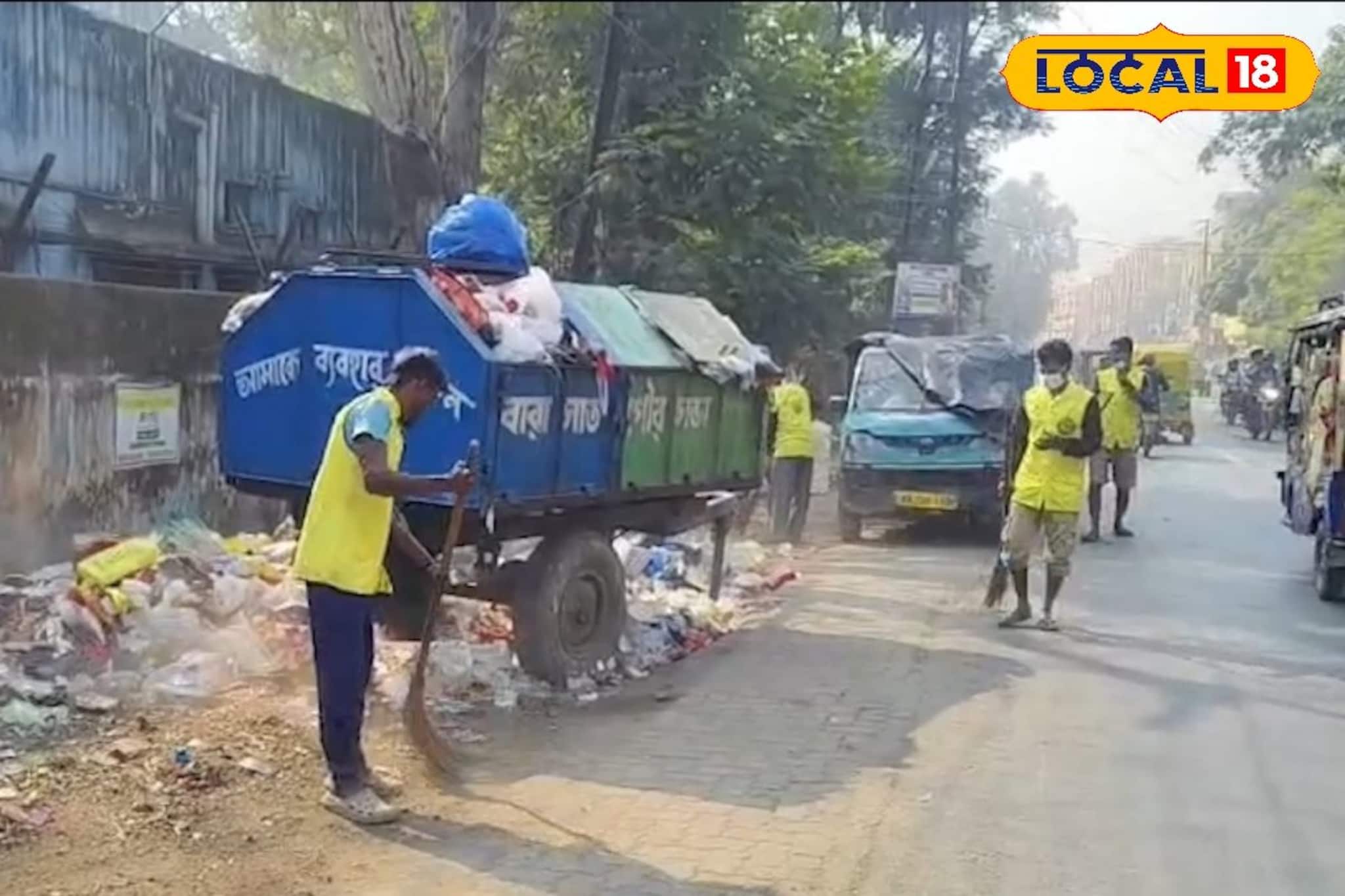 জঞ্জালমুক্ত বারাসাত গড়ার শপথ! সাফাই কর্মীদের সঙ্গে রাস্তায় নামলেন পৌরপ্রধান