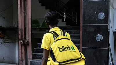 এবার বন্ধ হয়ে যাচ্ছে ১০ মিনিটে ডেলিভারির পরিষেবা। গিগ কর্মীদের নিরাপত্তা নিয়ে উদ্বেগের মধ্যে, কেন্দ্রীয় সরকার দ্রুত ই-কমার্স প্ল্যাটফর্মগুলোকে '১০-মিনিট ডেলিভারি' বন্ধ করার নির্দেশ দিয়েছে।