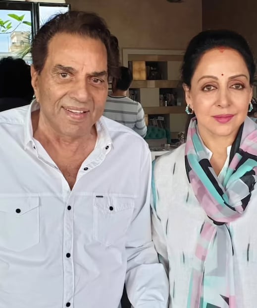 ধর্মেন্দ্র মুম্বই আসার সুযোগ পান এবং ১৯৬০ সালে দিল ভি তেরা হাম ভি তেরে ছবি দিয়ে তাঁর চলচ্চিত্র কেরিয়ার শুরু করেন। পরবর্তী দশ বছরে ধর্মেন্দ্র এবং প্রকাশের চারটি সন্তান হয়, যার মধ্যে বড় সন্তান সানি দেওল, তার পরে দুই বোন, বিজেতা এবং অজিতা। ববি দেওল ভাইবোনদের মধ্যে সবচেয়ে ছোট, তাঁর জন্ম ১৯৬৯ সালে।