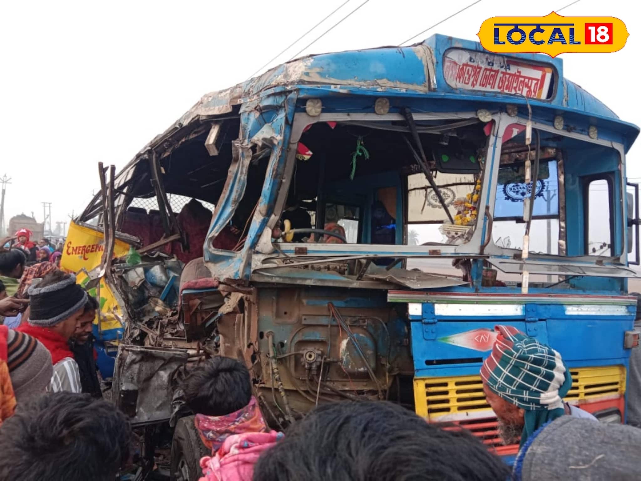 সাতসকালে ঢোলাহাটে মর্মান্তিক দুর্ঘটনা! বাস ও লরির মুখোমুখি সংঘর্ষে মৃত ১, আহত ৯