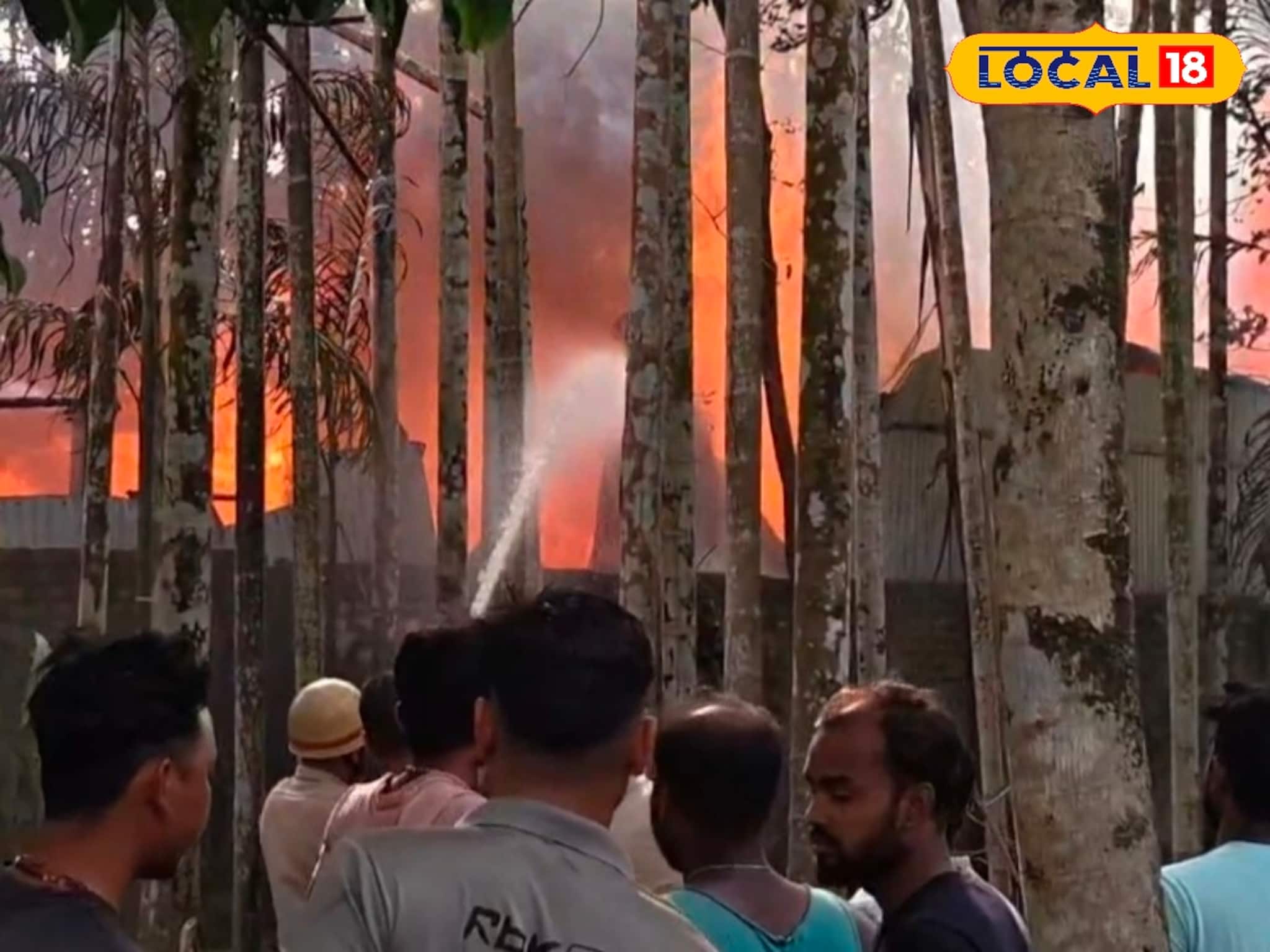 ভরদুপুরে কালো ধোঁয়ায় ঢাকল ধূপগুড়ি! টোটো থেকে গোডাউনে আগুন, পুড়ে ছারখার সব