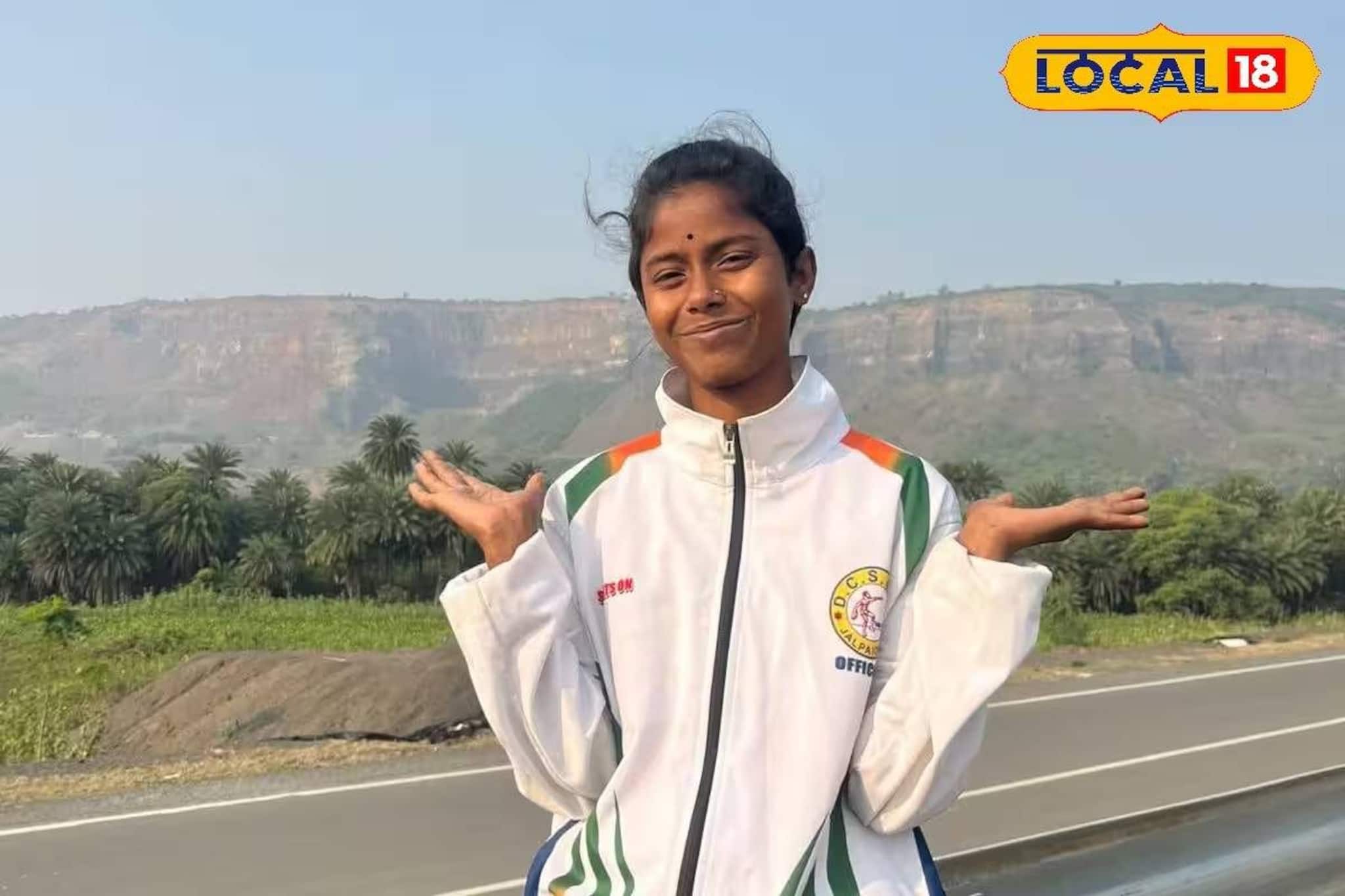 টোটো চালক বাবার সোনার টুকরো মেয়ে! অভাবকে সঙ্গী করেই একের পর এক ট্রফি-পদক জয় মালতীর টোটো চালক বাবার সোনার টুকরো মেয়ে! অভাবকে সঙ্গী করেই একের পর এক ট্রফি-পদক জয় মালতীর