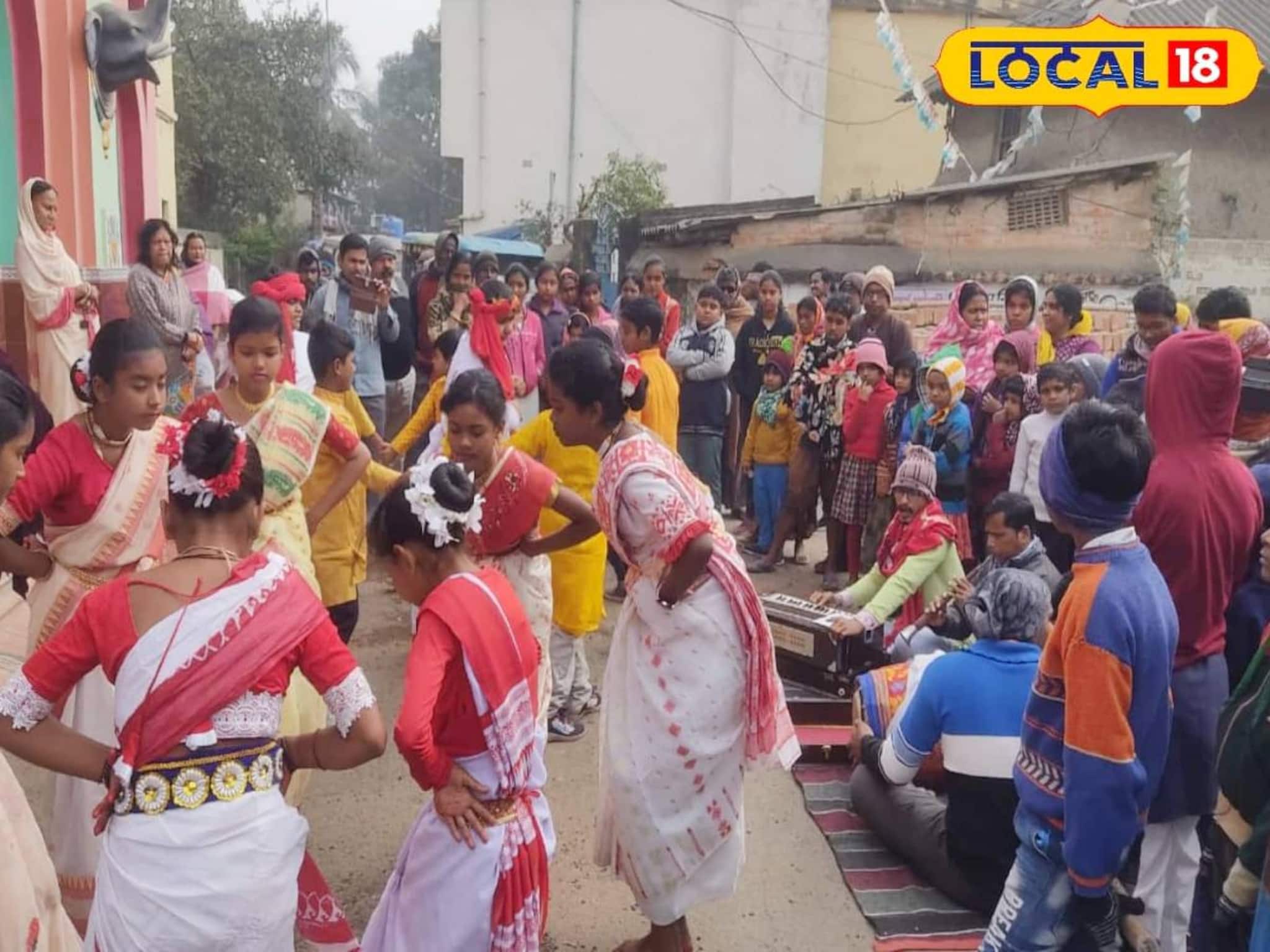 East Bardhaman News: স্কুলে পড়ুয়া টানতে মাস্টারস্ট্রোক! বর্ধমানের প্রাথমিক বিদ্যালয়ের অভিনব উদ্যোগ, দিশা দেখাচ্ছে বাকিদেরও