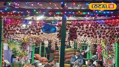 পেঁয়াজ রসুন দিয়ে সাজানো দোকান