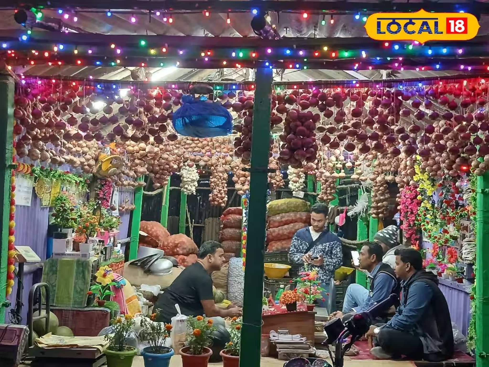 পেঁয়াজ-রসুন দিয়ে দোকান সাজাতেই বাজিমাত! দ্বিগুণ বিক্রি হচ্ছে বর্ধমানের ব্যবসায়ীর