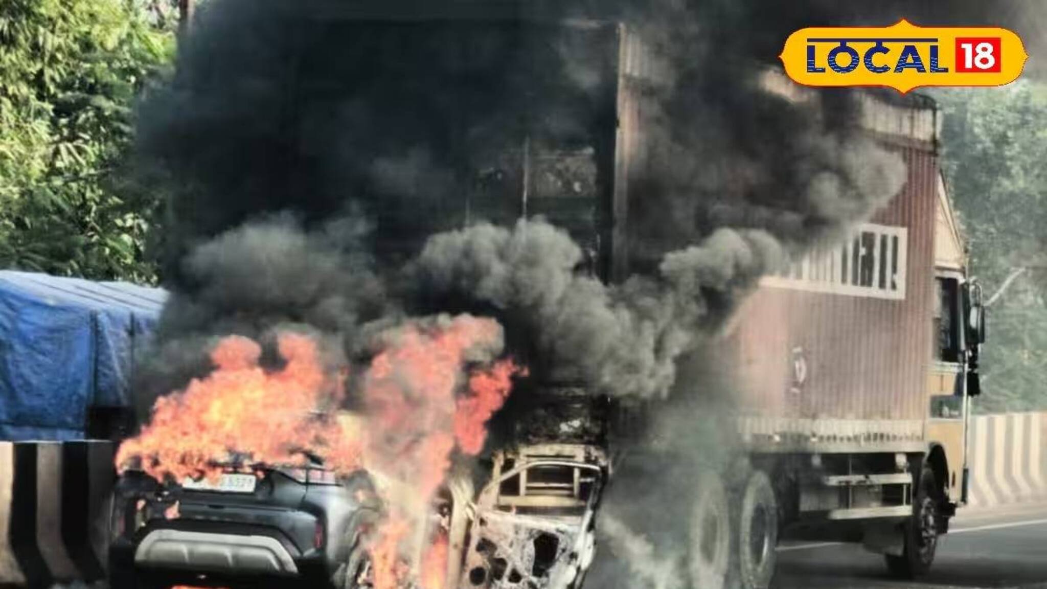 রাস্তার মধ্যেই দাউ দাউ করে জ্বলে উঠল চারচাকা! দুর্গাপুর-কলকাতা লেনে মারাত্মক দুর্ঘটনা