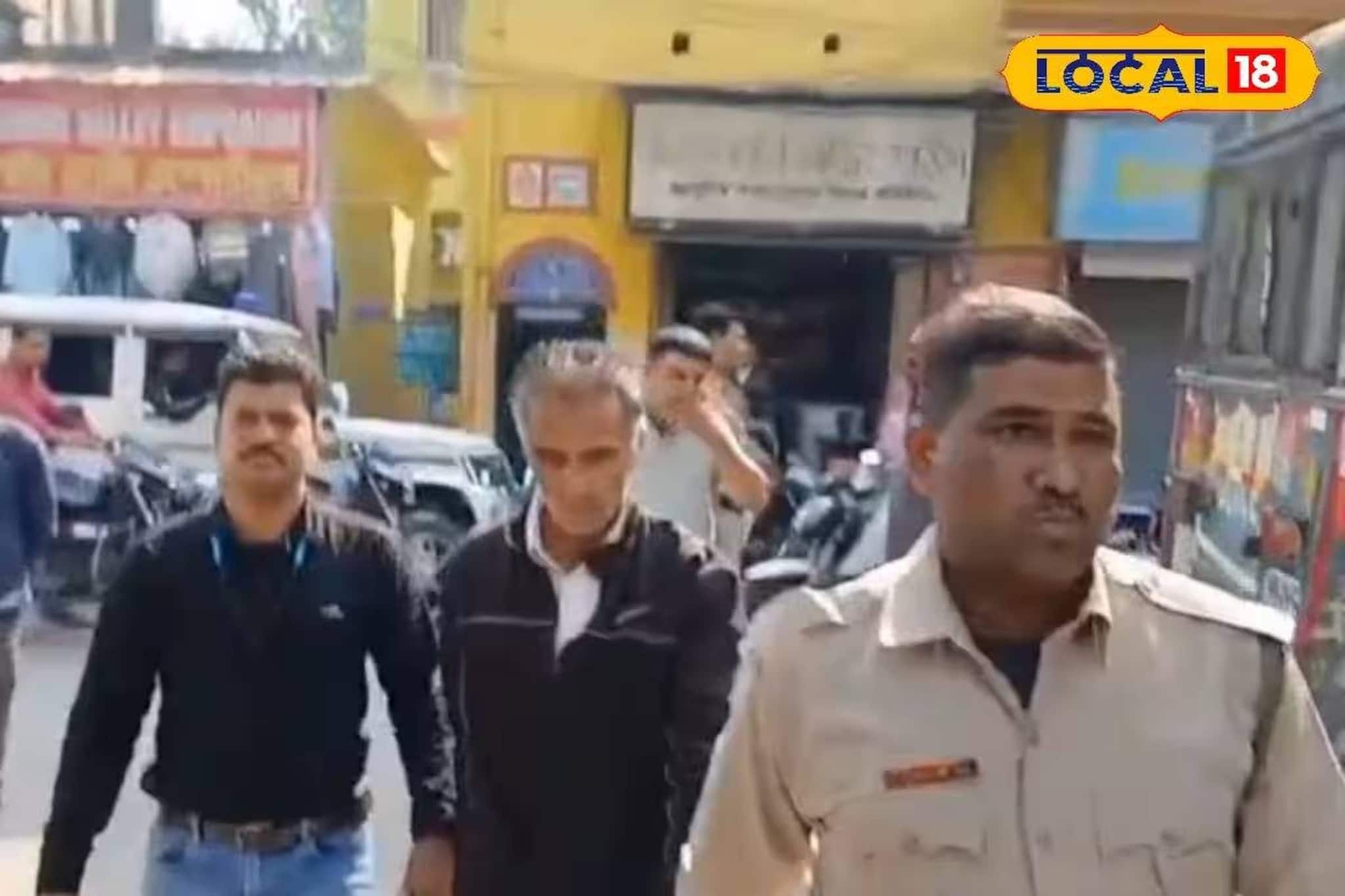 বর্ধমানে ব্যাঙ্কের এটিএম ভেঙে ২১ লক্ষ টাকা লুঠ! ভিনরাজ্য থেকে অভিযুক্ত গ্রেফতার বর্ধমানে ব্যাঙ্কের এটিএম ভেঙে ২১ লক্ষ টাকা লুঠ! ভিনরাজ্য থেকে অভিযুক্ত গ্রেফতার