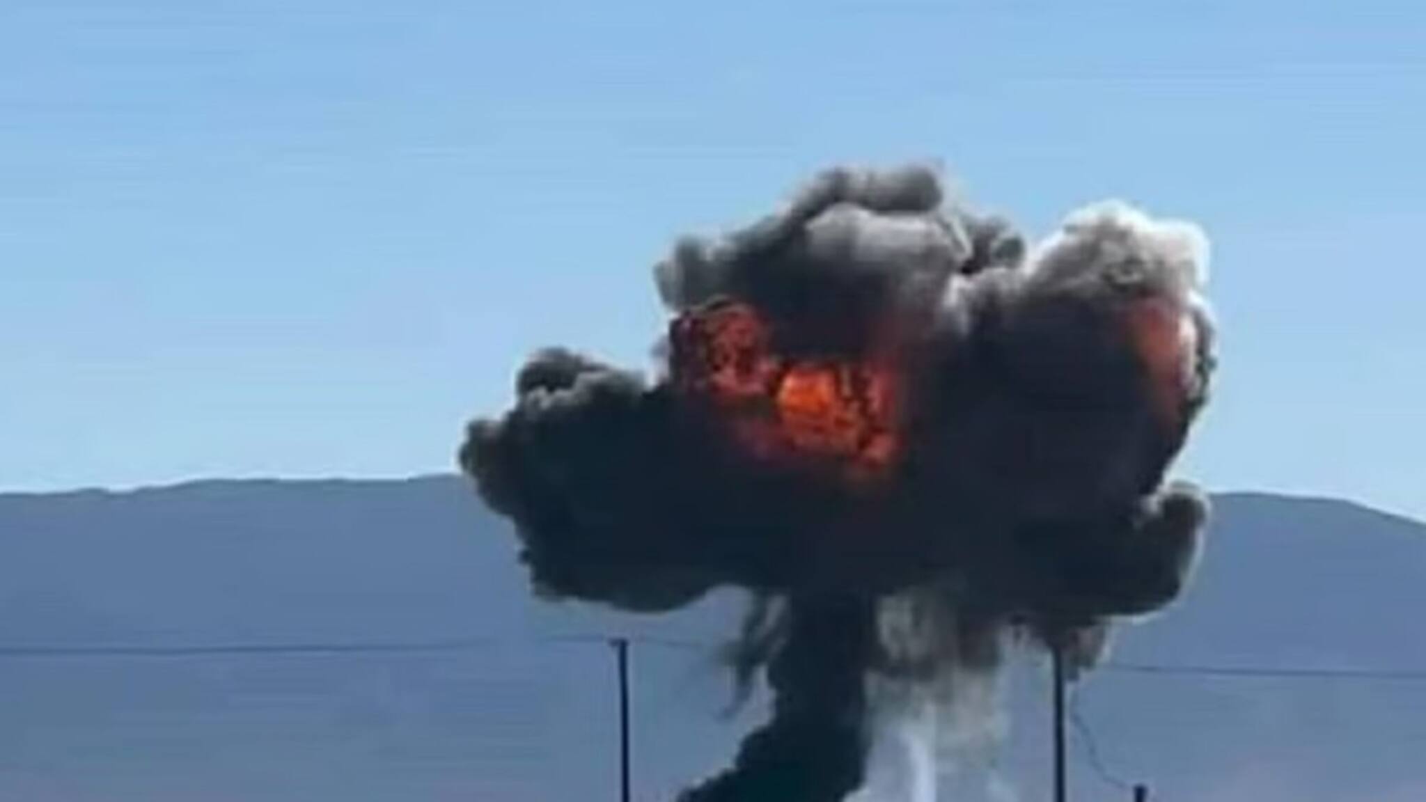 US F-16 Fighter Jet Crashes: ক্যালিফোর্নিয়ায় ভেঙে পড়ল মার্কিন যুদ্ধবিমান ! ঠিক সময়ে প্যারাশুটে ঝাঁপ দিয়ে প্রাণে বাঁচলেন পাইলট