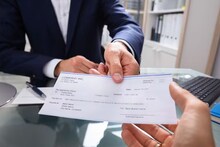 ব্যাঙ্ক অফিসারের সতর্কতায় বাঁচল PWD-র ১১১ কোটি টাকা ! চেক ক্লিয়ার হলেই সর্বনাশ হয়ে যেত