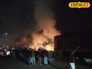 ঘোজাডাঙ্গা সীমান্ত এলাকায় তুলো বোঝাই ট্রাকে আগুন 