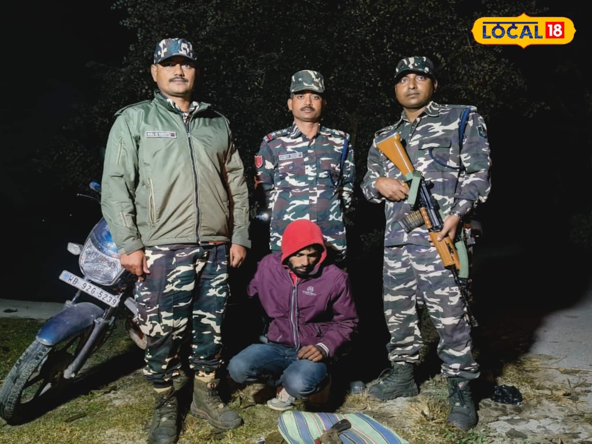 রাতের অন্ধকারে ইন্দো বাংলাদেশ সীমান্তে আগ্নেয়াস্ত্র হাতবদলের ছক! হাতেনাতে পাকড়াও দুষ্কৃতী রাতের অন্ধকারে ইন্দো বাংলাদেশ সীমান্তে আগ্নেয়াস্ত্র হাতবদলের ছক! হাতেনাতে পাকড়াও দুষ্কৃতী