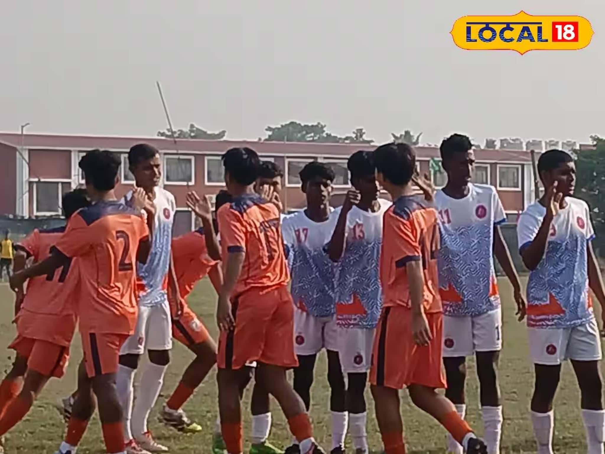 হাওড়ায় জমাটি ফুটবল ম্যাচ! ভারতের যুব দলকে হারিয়ে বিজয়ী গ্রামের টিম