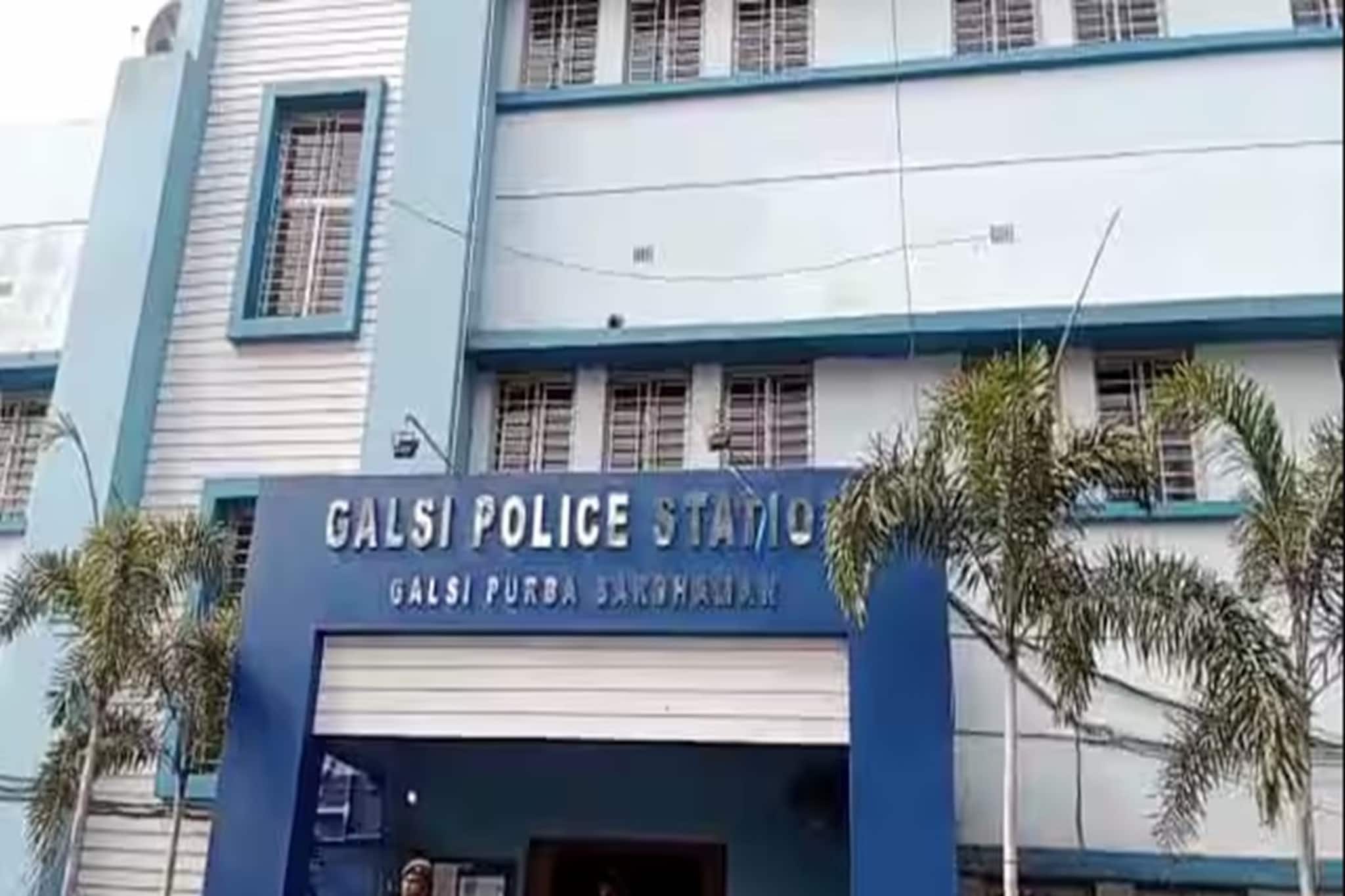 Purba Bardhaman News: মাঝরাতে দরজা খুলে দিল আয়া, ঘরে ঢুকে বৃদ্ধাকে খুনের চেষ্টা! ভাতারে হাড় হিম করা ঘটনা