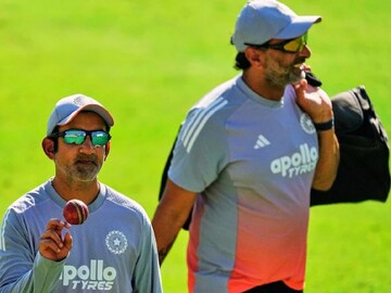 এত বড় চমক! এবার কি ভারতীয় দলের কোচ যুবরাজ সিং? প্রাক্তন তারকার কথায় বাড়ল জল্পনা