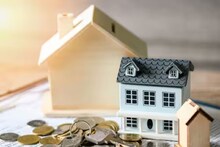 Home Loan : মধ্যবিত্তদের জন্য বাড়ি কেনা কেন ক্রমশ কঠিন হয়ে উঠছে? আয় বেড়েছে, তবুও স্বপ্নের বাড়ি হচ্ছে না!