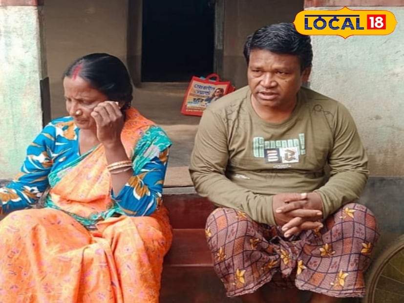 বর্তমানে রাঁচির শ্রীঘরে ঠাঁই হয়েছে শৌভিকের। খবর এসেছে বাড়িতেও। গ্রামে হোমিওপ্যাথির চিকিৎসা করেন বাবা সোরেন মুর্মু। রাঁচি পুলিশের ফোন আসার পর থেকেই দুশ্চিন্তা বাড়তে শুরু করেছে। সোরেন বলেন, ইতি মধ্যেই পুলিশ ফোন করে জানাল ছেলেকে গ্রেফতার করা হয়েছে। টাকা জমিয়ে খেলা দেখতে গিয়েছিল। এর আগে এখান থেকে সাইকেল চালিয়ে চেন্নাই গিয়েছিল আইপিএল খেলা দেখতে। তবে ওকে কী ভাবে ফিরিয়ে আনব, বুঝতে পারছি না।’ অঙ্গনওয়াড়ি কর্মী শৌভিকের মা সঙ্গলি মুর্মু। তাঁর কথায়, ‘ছেলে এই ধরনের কাজ করবে আগে জানলে আটকাতাম। ভুল করে ফেলেছি। এখন চাইছি ছেলে ঘরে ফিরে আসুক।